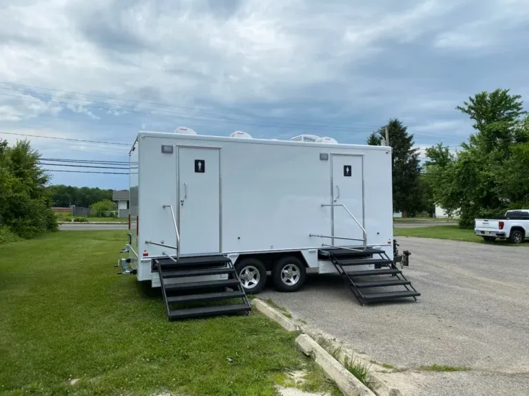 Restroom Trailer (8-Station)