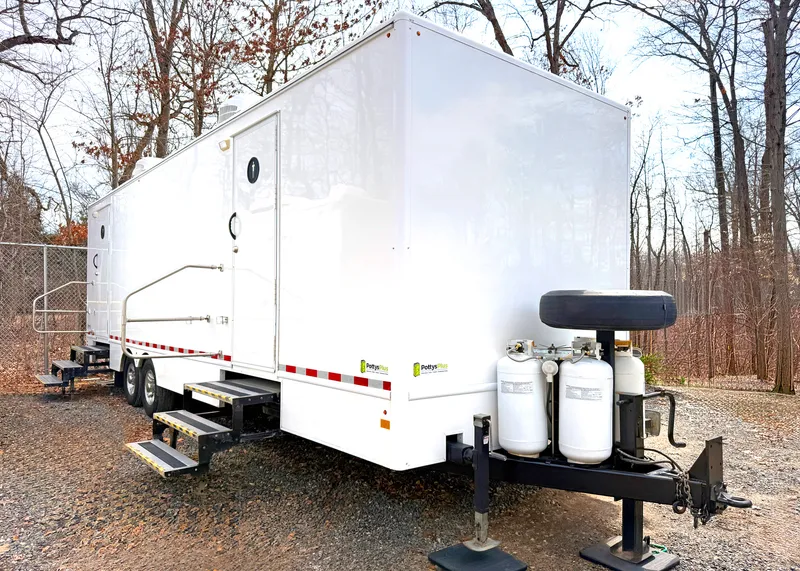 Portable Shower Trailer (8 Stalls)
